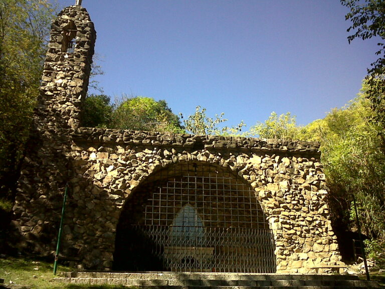 Gruta santa teresita 1 768x576