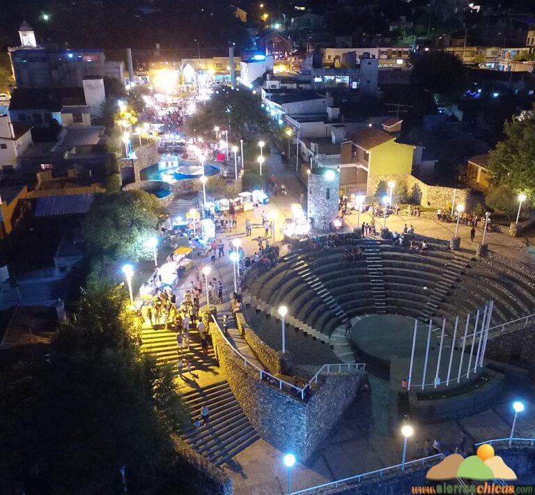 Plaza Humberto Francia y Anfiteatro Ricardo Rojas 768x710